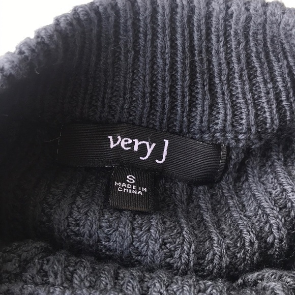 CRISS CROSS SWEATER - Picture 3 of 3